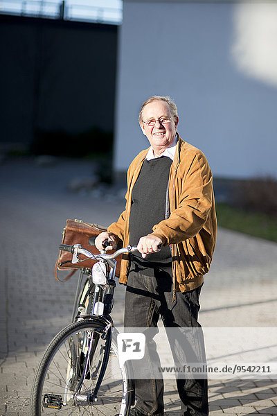 Senior Senioren Mann Fahrrad Rad