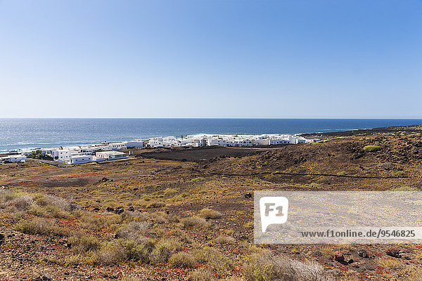 Spanien  Kanarische Inseln  Lanzarote  Blick auf das Fischerdorf El Golfo
