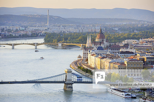 Hungary  Budapest  View to River Danube  Chain Bridge and Parliament Buildung  Margaret Bridge and Margaret Island
