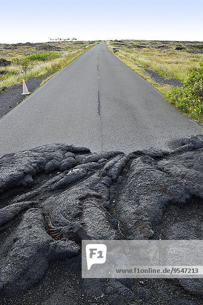 USA  Hawaii  Big Island  Volcanoes National Park  geronnene Lava auf dem Weg der Chain of Craters Road