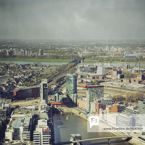 Deutschland  Nordrhein-Westfalen  Düsseldorf  Blick zum Medienhafen von oben