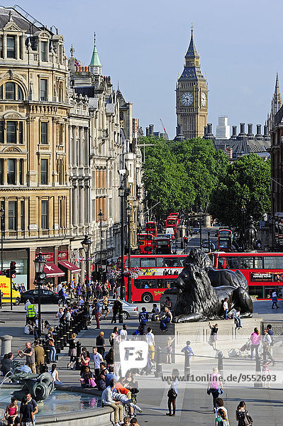 UK  London  Trafalgar Square mit Blick auf den Palast von Westminster mit Big Ben