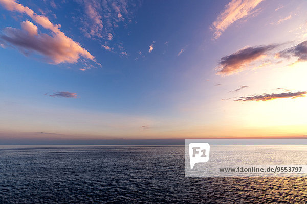 Italien  Ligurien  Cinque Terre  Ligurisches Meer bei Sonnenuntergang
