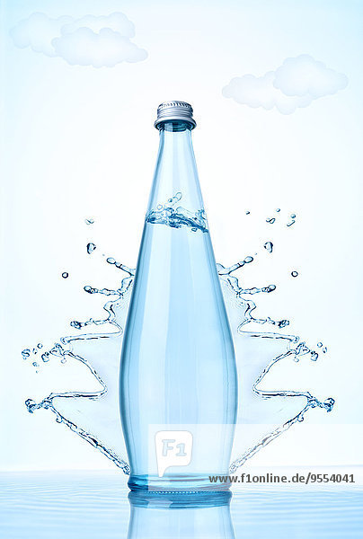 Wasserflasche und Spritzwasser