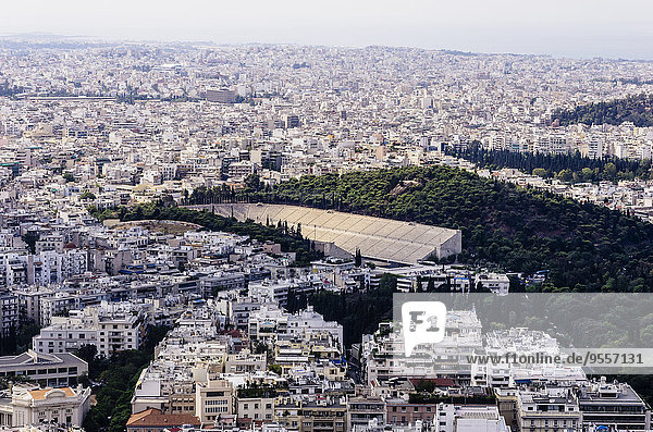 Griechenland  Athen  Stadtbild vom Berg Lycabettus mit Panathinaikos-Stadion
