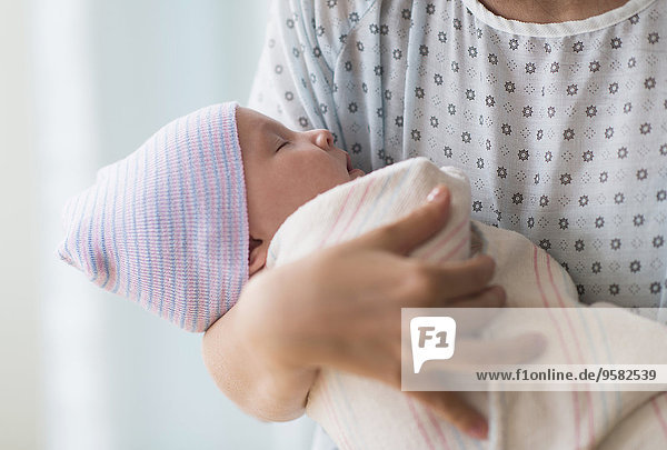 Neugeborenes neugeboren Neugeborene Krankenhaus halten Mutter - Mensch Baby