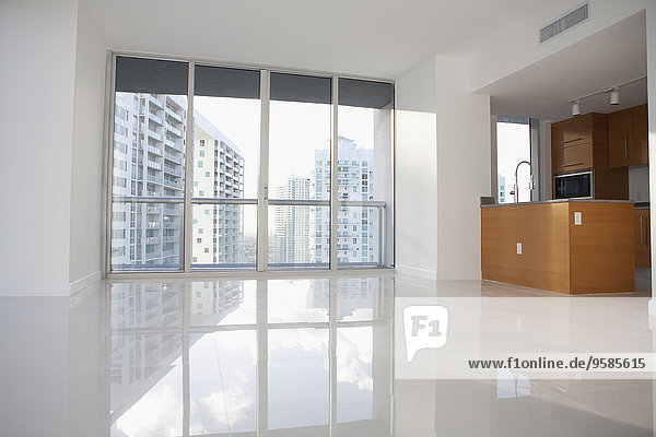 leer Boden Fußboden Fußböden Fenster Apartment Spiegelung modern