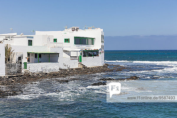 Spanien  Kanarische Inseln  Lanzarote  Punta de la Vela  Fischerdorf bei Arrieta  Häuser