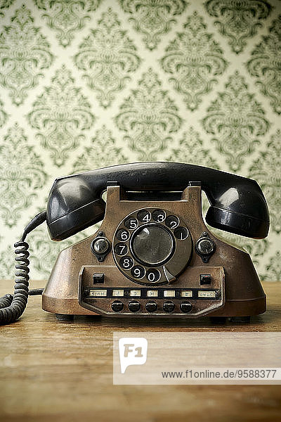 Altes Telefon aus Kupfer