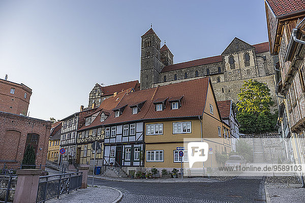 Deutschland  Sachsen-Anhalt  Quedlinburg  Stiftskirche St. Servatius auf dem Schlossberg  Fachwerkhäuser
