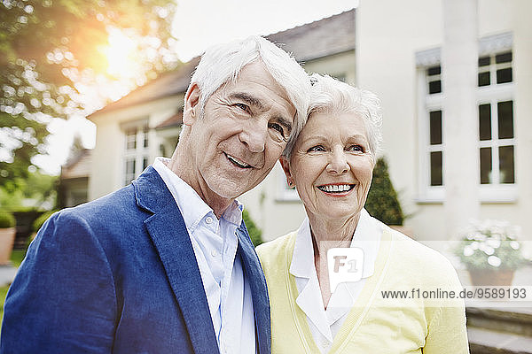 Deutschland  Hessen  Frankfurt  Portrait eines älteren Ehepaares