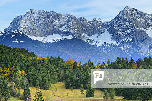 Berg Herbst Ansicht Karwendelgebirge Bayern Deutschland Oberbayern Werdenfelser Land