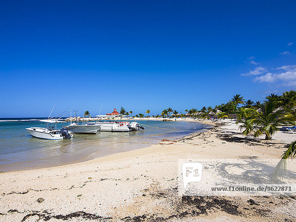 Jamaica  Runaway Bay  beach with motorboats