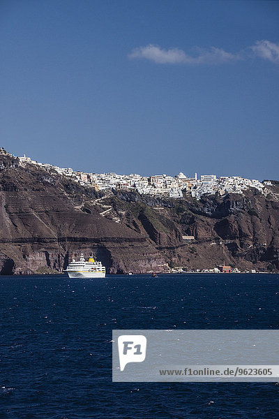 Griechenland  Kykladen  Santorin  Blick von der Fähre nach Thira