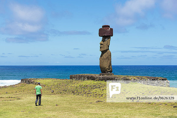 Chile  Osterinsel  Hanga Roa  Ahu Ko Te Riku moai im Tahai Zeremonienkomplex