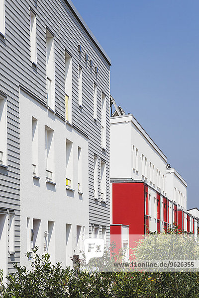 Deutschland  Köln Widdersdorf  Fassaden moderner Mehrfamilienhäuser