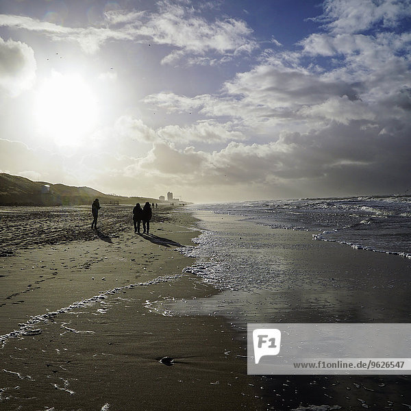 Germany  Sylt  Westerland  walkers on the beach in winter at low tide