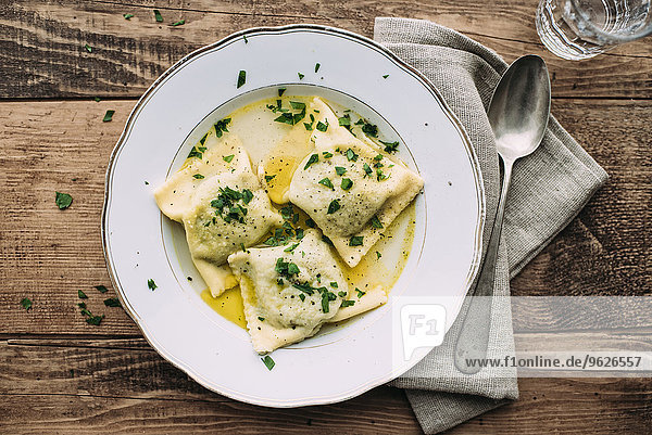 Gemüse-Ravioli in Brühe