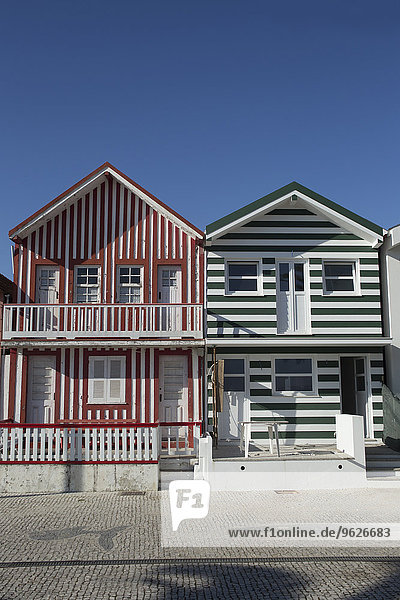 Portugal  Costa Nova  Holzhaus  gestreifte Fassaden