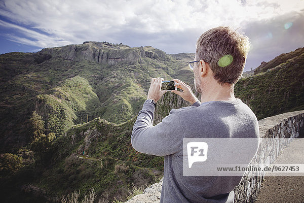 Spain  Canary Islands  Gran Canaria  man taking picture of Vega de San Mateo