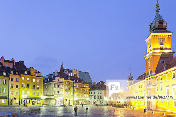 Polen  Altstadtviertel am Zamkowy-Platz und das Königsschloss in Warschau