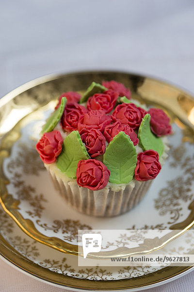 Cupcake mit Rosenblütenfondant