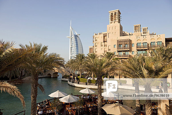 VAE  Dubai  Blick auf die Hotels Burj al Arab und Madinat Jumeirah