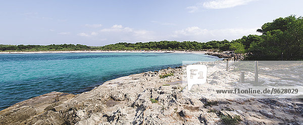 Spanien  Menorca  Son Saura Bucht mit Son Saura Strand im Hintergrund
