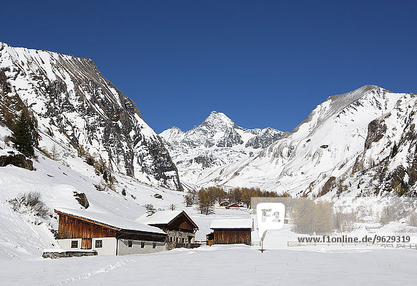 Österreich  Osttirol  Kals am Großglockner  Hohe Tauern  Alphütte und Großglockner