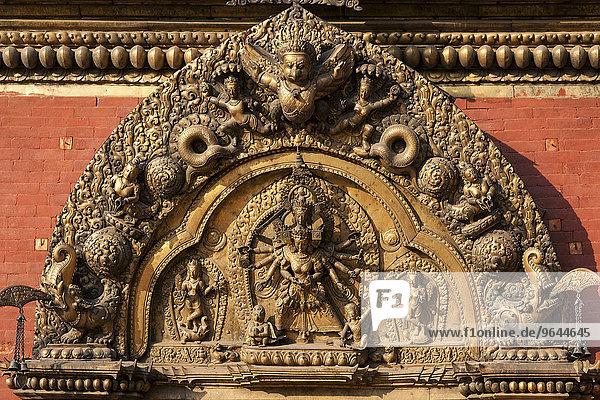 Detail Details Ausschnitt Ausschnitte Eingang Monarchie Palast Schloß Schlösser Ansicht Golden Gate Bridge Asien Bhaktapur Durbar Square Nepal Sonne