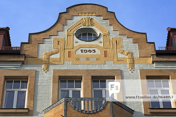 Fassadenabschluss eines Jugendstilhauses von 1905  Nürnberg  Mittelfranken  Bayern  Deutschland  Europa