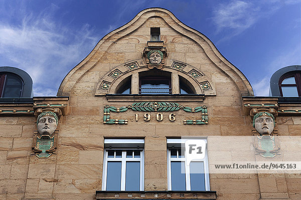 Fassadenabschluss eines Jugendstilhauses von 1906  Nürnberg  Mittelfranken  Bayern  Deutschland  Europa