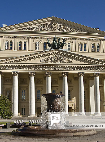 Bolschoi-Theater und Brunnen  Moskau  Russland  Europa