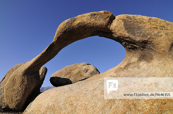 Mobius Arch  Steinbogen aus Granit  Alabama Hills  Kalifornien  USA  Nordamerika