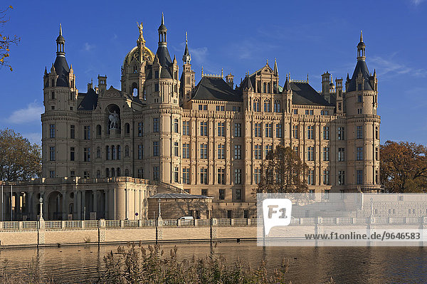 Schwerin Castle  built from 1845 to 1857  romantic Historicism  the castle lake at the front  Schwerin  Mecklenburg-Western Pomerania  Germany  Europe