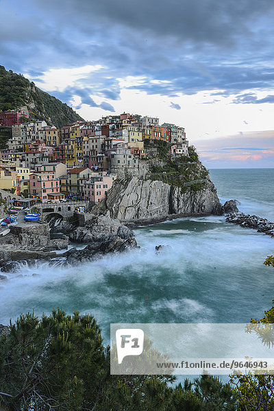 Abendstimmung Fischerdorf Manarola Cinque Terre UNESCO-Weltkulturerbe Italienische Riviera Ligurien Levante Italien Europa