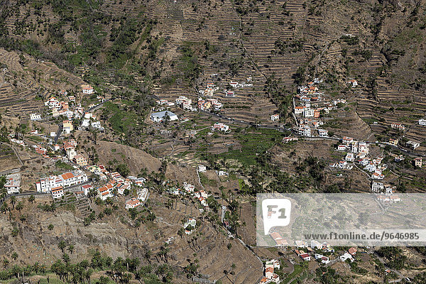 Ausblick vom Mirador Cesar Manrique auf Terrassenfelder und Häuser von Lomo del Balo und La Vizcaina  Valle Gran Rey  La Gomera  Kanarische Inseln  Spanien  Europa