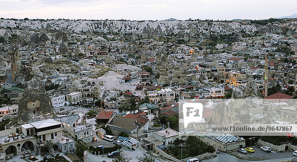 Stadtansicht im Abendlicht  Göreme  Provinz Nevsehir  Kappadokien  Anatolien  Türkei  Asien