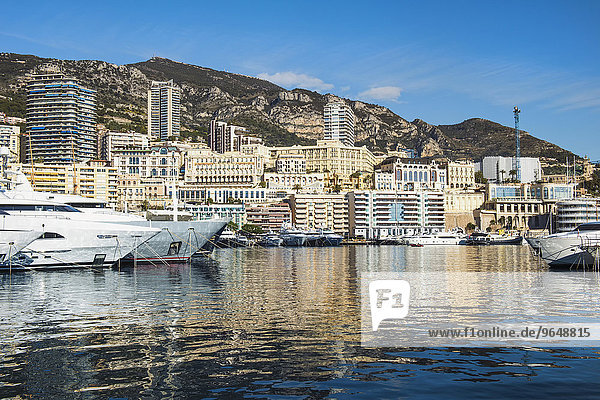 Yachten ankern im Yachthafen  Monte Carlo  Monaco  Europa