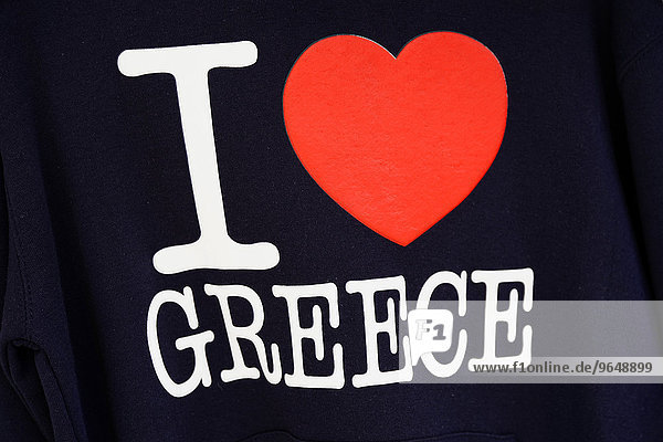 'Souvenir  T-Shirt mit Aufschrift ''I love Greece''  Oia  Santorin  Kykladen  Ägäis  Griechenland  Europa'