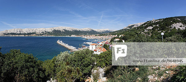 Bucht mit Booten im Hafen  Baska  Krk  Kvarner-Bucht  Adria  Kroatien  Europa