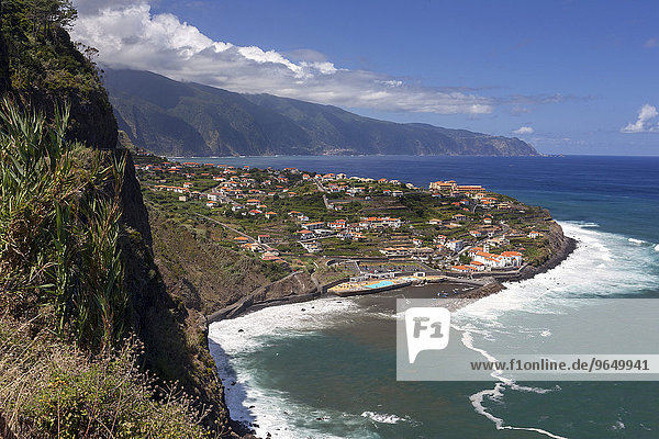 Ausblick auf Ponta Delgada und die Nordküste von Madeira  Madeira  Portugal  Europa