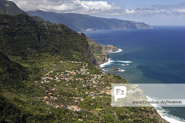 Ausblick auf Arco de Sao Jorge und die Nordküste von Madeira  Madeira  Portugal  Europa