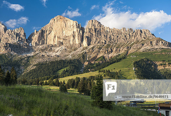 Rosengartengruppe  Südkamm mit Rotwand  2806 m s.l.m.  Seilbahnstation am Karerpass  Dolomiten  Südtirol  Trentino-Alto Adige  Italien  Europa
