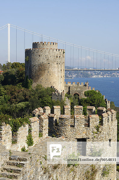 Europäische Festung  Rumeli Hisari  Fatih-Sultan-Mehmet-Brücke  2. Bosporus-Brücke  Istanbul  europäischer Teil  Türkei  Asien