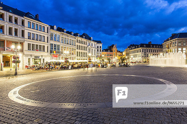Grand Place  zentraler Platz in der Innenstadt  Altstadt  Mons  Hainaut  Belgien  Europa