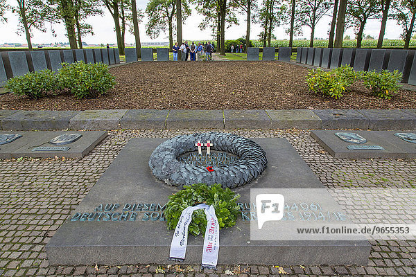 Deutscher Soldatenfriedhof Langemark  Langemark  Westflandern  Flandern  Belgien  Europa