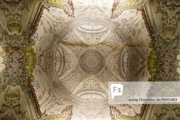 Deckenfresko mit Scheinkuppel und Rocaillen,  Sakristei Santa Maria Incoronata,  Lodi,  Lombardei,  Italien,  Europa