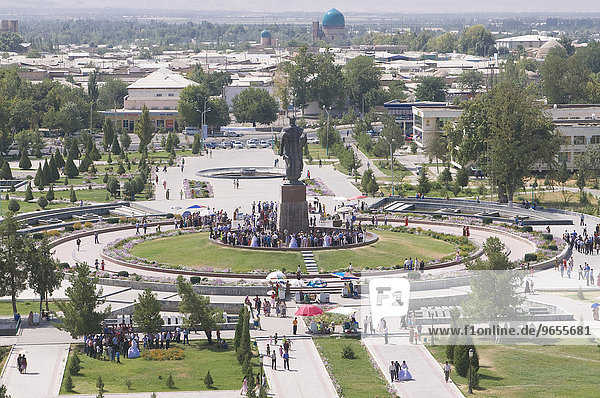 Timur Statue auf großem Platz  Shakrisabz  Usbekistan  Zentralasien  Asien