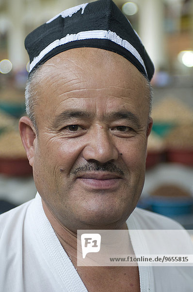 Tadschikischer Mann  Porträt  Khojand  Tadschikistan  Zentralasien  Asien